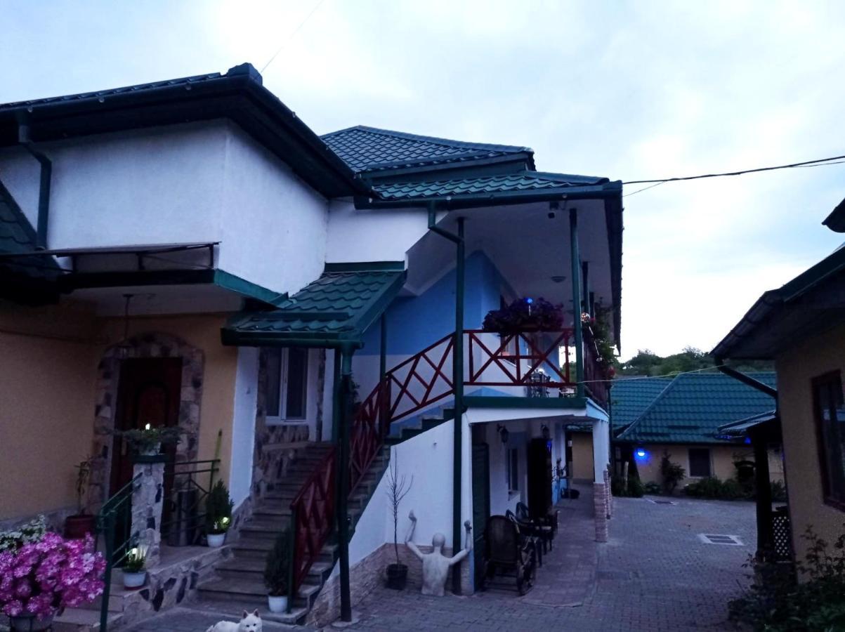Casa Vinco Vici Turda Exterior foto